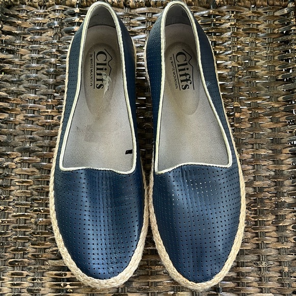 CLIFFS  by white mountain women’s Becca blue leather flat espadrille size‎ 5.5 - Picture 1 of 6